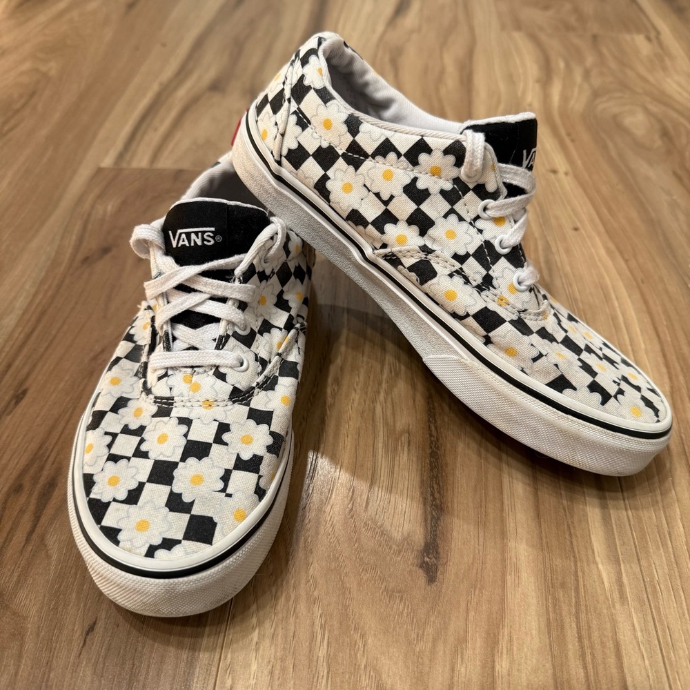 Vans Kids' Black and White Checkered Floral Sneakers Size 4 - Picture 2 of 6